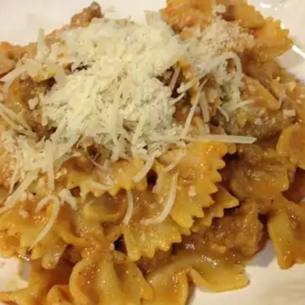 Pasta with Italian Sausage & Pumpkin Sauce